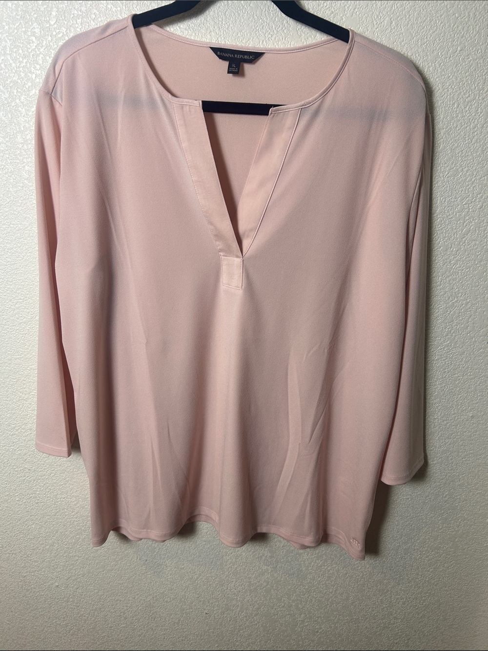 Banana Republic XL Blush Pink Split Neck 3/4 Sleeve Stretch Blouse